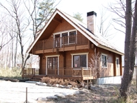 管理の行き届いた別荘地内の新築ログハウス